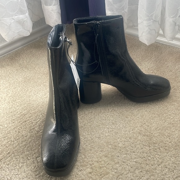 NWT H&M 8.5 Boots - Picture 4 of 6